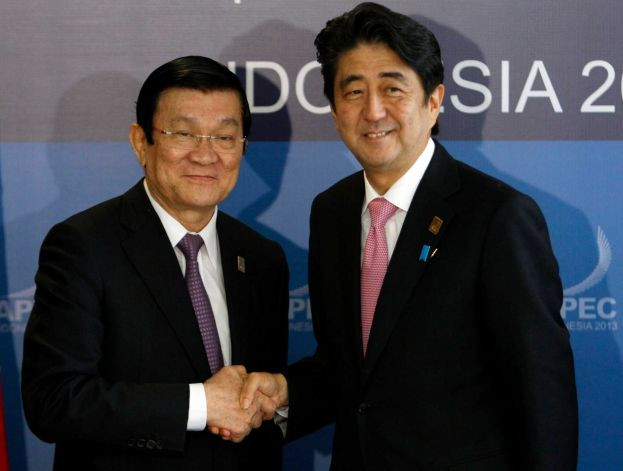 Chủ tịch nước Trương Tấn Sang và Thủ tướng Nhật Bản Shinzo Abe trong hội nghị bên lề diễn đàn APEC. Chủ tịch nước Trương Tấn Sang và Thủ tướng Nhật Bản Shinzo Abe trong hội nghị bên lề diễn đàn APEC.