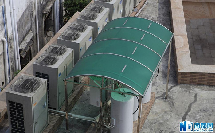 Những cỗ máy điều hòa "khủng" lắp đặt 1 góc tòa biệt thự. Những cỗ máy điều hòa "khủng" lắp đặt 1 góc tòa biệt thự.