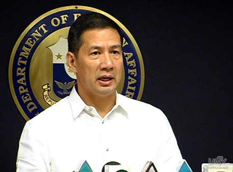 Người phát ngôn Bộ Ngoại giao Philippines Raul Hernandez. Người phát ngôn Bộ Ngoại giao Philippines Raul Hernandez.