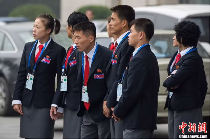 Đoàn vận động viên Bắc Triều Tiên sang Trung Quốc thi đấu.