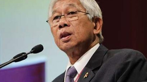 Bộ trưởng Quốc phòng Philippines Voltaire Gazmin. Bộ trưởng Quốc phòng Philippines Voltaire Gazmin.
