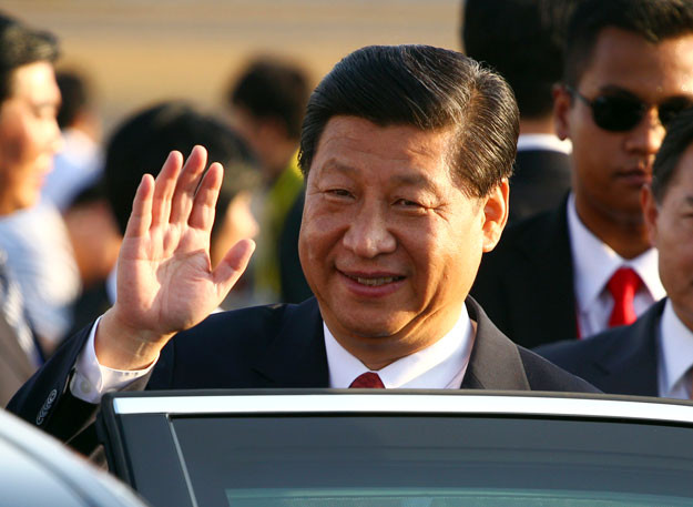 Ông Tập Cận Bình, Chủ tịch nước Trung Quốc kêu gọi thiết lập "con đương tơ lụa" mới trên Biển Đông khi dự diễn đàn APEC tại Bali, Indonesia. Tuy nhiên đề xuất này đang vấp phải sự hoài nghi của các nước ASEAN về ý đồ thực sự của Bắc Kinh và các điều kiện chính trị đi kèm.