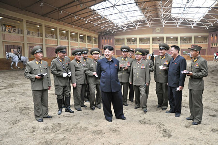Bên trong trường đua ngựa vừa hoàn thành sau chưa đầy 7 tháng xây dựng. Bên trong trường đua ngựa vừa hoàn thành sau chưa đầy 7 tháng xây dựng.