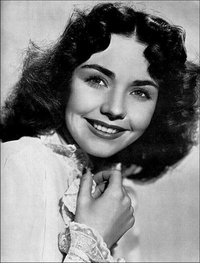 Jennifer Jones với phim "The Song of Bernadette" Jennifer Jones với phim "The Song of Bernadette"