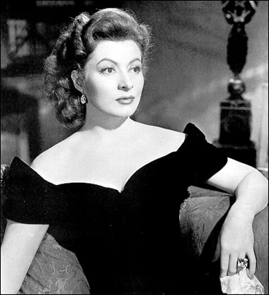 Nữ diễn viên Greer Garson từng đạt giải Oscar với vai diễn trong phim "Mrs. Miniver" Nữ diễn viên Greer Garson từng đạt giải Oscar với vai diễn trong phim "Mrs. Miniver"