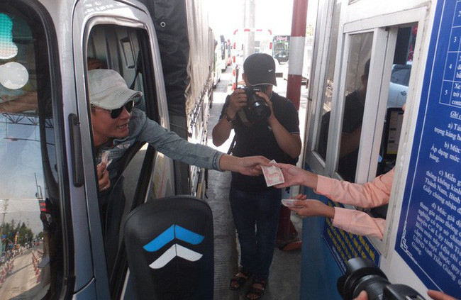 Việc thu phí ở một số BOT vẫn gây nhiều tranh cãi (Ảnh:VTV) Việc thu phí ở một số BOT vẫn gây nhiều tranh cãi (Ảnh:VTV)