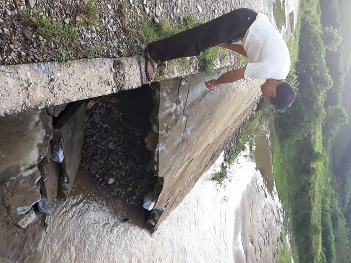 Hạ tầng tồi tệ mà Công ty cổ phần xây dựng và phát triển hạ tầng Thăng Long để lại tại khu tái định cư xã Thanh Hương, Thanh Chương, Nghệ An (Ảnh: CH) Hạ tầng tồi tệ mà Công ty cổ phần xây dựng và phát triển hạ tầng Thăng Long để lại tại khu tái định cư xã Thanh Hương, Thanh Chương, Nghệ An (Ảnh: CH)