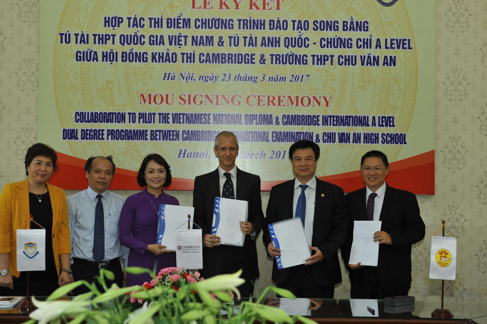 Trong khi giáo dục tư thục còn bị kỳ thị thì việc Hà Nội cho một số trường phổ thông công lập liên kết đào tạo với nước ngoài trái Nghị định 86/2018/NĐ-CP và thu học phí như trường tư, chưa thấy các cơ quan chức năng tuýt còi. Ảnh minh họa, nguồn: c3chuvanan.edu.vn. Trong khi giáo dục tư thục còn bị kỳ thị thì việc Hà Nội cho một số trường phổ thông công lập liên kết đào tạo với nước ngoài trái Nghị định 86/2018/NĐ-CP và thu học phí như trường tư, chưa thấy các cơ quan chức năng tuýt còi. Ảnh minh họa, nguồn: c3chuvanan.edu.vn.