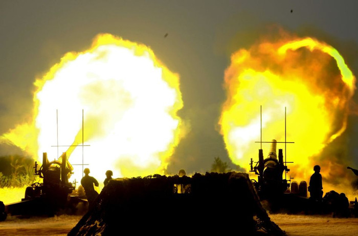 Trọng pháo Đài Loan nhả đạn về hướng Trung Quốc trong 1 cuộc tập trận cuối năm 2012 Trọng pháo Đài Loan nhả đạn về hướng Trung Quốc trong 1 cuộc tập trận cuối năm 2012