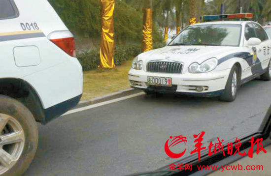 20 chiếc xe cảnh sát tư pháp Hồ Nam bố trí xung quanh khách sạn đảm bảo an ninh cho đám cưới con trai Phó giám đốc sở