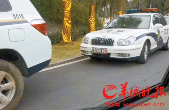 20 chiếc xe cảnh sát tư pháp Hồ Nam bố trí xung quanh khách sạn đảm bảo an ninh cho đám cưới con trai Phó giám đốc sở