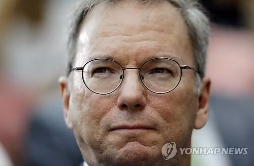 Chủ tịch Google Eric Shmidt và chuyến thăm đang gây sự chú ý trong dư luận Chủ tịch Google Eric Shmidt và chuyến thăm đang gây sự chú ý trong dư luận