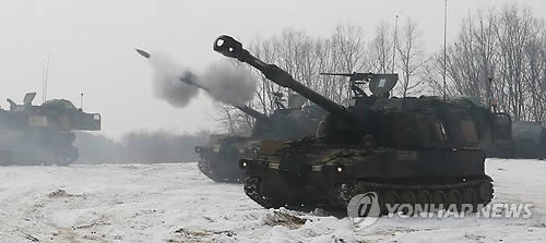 Pháo binh Mỹ - Hàn "khai hỏa" đầu năm 2013 trong điều kiện thời tiết khắc nghiệt mùa đông Pháo binh Mỹ - Hàn "khai hỏa" đầu năm 2013 trong điều kiện thời tiết khắc nghiệt mùa đông