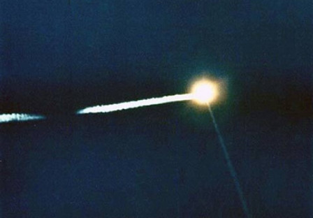 Hình ảnh vụ bắn thử tên lửa đạn đạo đánh chặn tầm trung của Trung Quốc trên tờ Minh Báo Hình ảnh vụ bắn thử tên lửa đạn đạo đánh chặn tầm trung của Trung Quốc trên tờ Minh Báo