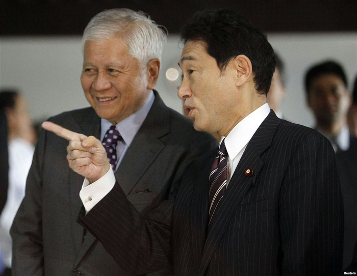 Ngoại trưởng Philippines Albert del Rosario và người đồng cấp Nhật Bản Ngoại trưởng Philippines Albert del Rosario và người đồng cấp Nhật Bản