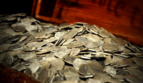 Tiền cổ (hình minh họa) Tiền cổ (hình minh họa)