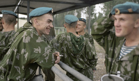 Lính dù "mũ nồi xanh" Nga Lính dù "mũ nồi xanh" Nga