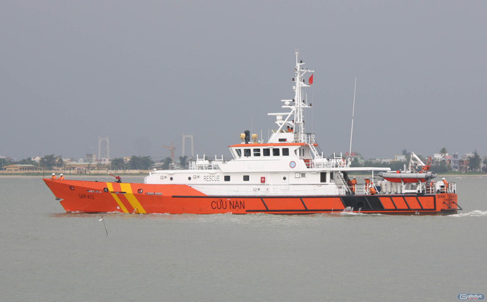 Tàu SAR 412 của Trung tâm 2 trong một lần đi cứu nạn. Ảnh: Hoàng Tuấn