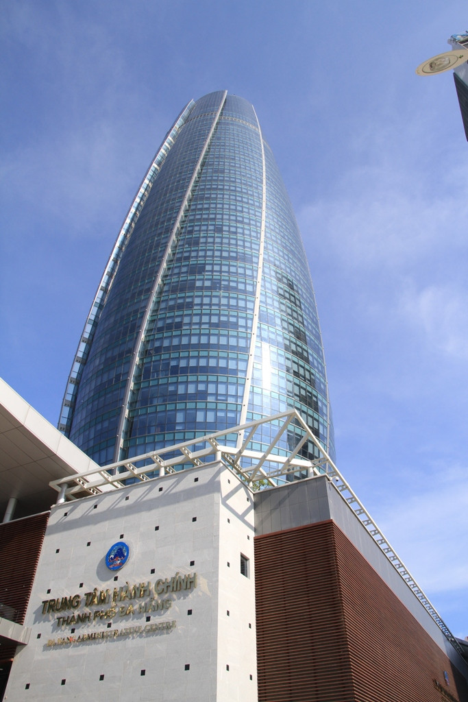 Theo chính quyền Đà Nẵng, việc di dời các sở, ban ngành trong tòa nhà Trung tâm hành chính TP Đà Nẵng đi nơi khác mới chỉ là ý tưởng ban đầu, tầm nhìn dài hạn, đang được giao cho các cơ quan chức năng nghiên cứu...Ảnh: Hoàng Tuấn Theo chính quyền Đà Nẵng, việc di dời các sở, ban ngành trong tòa nhà Trung tâm hành chính TP Đà Nẵng đi nơi khác mới chỉ là ý tưởng ban đầu, tầm nhìn dài hạn, đang được giao cho các cơ quan chức năng nghiên cứu...Ảnh: Hoàng Tuấn