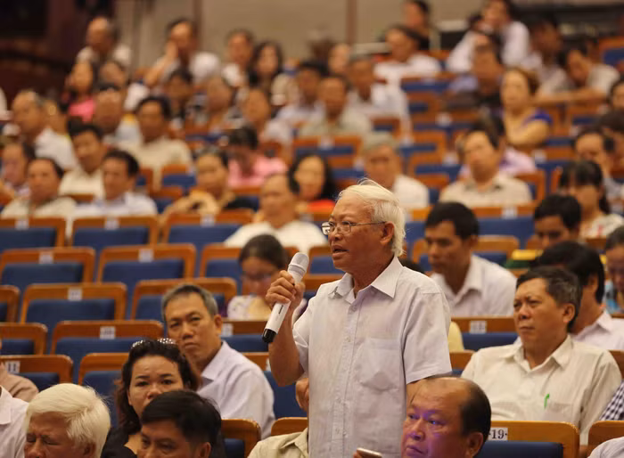 Cử tri Đà Nẵng bức xúc trước tình trạng ô nhiễm môi trường mà nhà máy thép Formosa (Hà Tĩnh) gây ra đối với biển miền Trung. Ảnh: H.T