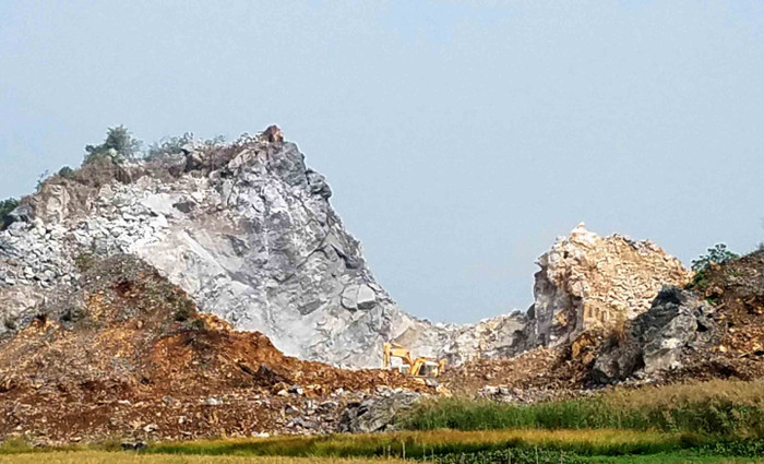 Lấy cớ phục hồi môi trường để khai thác đá trái phép tại núi Cống Đá 2 Lấy cớ phục hồi môi trường để khai thác đá trái phép tại núi Cống Đá 2