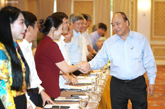 Thủ tướng và các đại biểu tham dự buổi làm việc. Ảnh: VGP