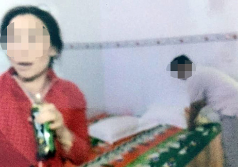 Cô Thờ bị phát hiện đang trong nhà nghỉ với ông Phờ. (Ảnh: H.L) Cô Thờ bị phát hiện đang trong nhà nghỉ với ông Phờ. (Ảnh: H.L)