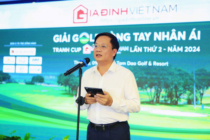 Nhà báo Hồ Minh Chiến - Tổng Biên tập Tạp chí Gia đình Việt Nam, Trưởng Ban tổ chức giải phát biểu tại lễ bế mạc Nhà báo Hồ Minh Chiến - Tổng Biên tập Tạp chí Gia đình Việt Nam, Trưởng Ban tổ chức giải phát biểu tại lễ bế mạc