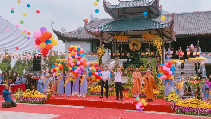 Khai mạc Đại lễ triển lãm - chiêm bái tượng Phật ngọc tại chùa Thiên Long. Khai mạc Đại lễ triển lãm - chiêm bái tượng Phật ngọc tại chùa Thiên Long.