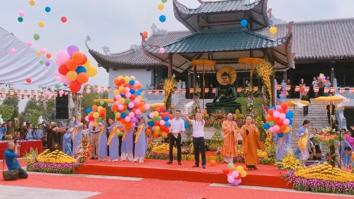 Khai mạc Đại lễ triển lãm - chiêm bái tượng Phật ngọc tại chùa Thiên Long.