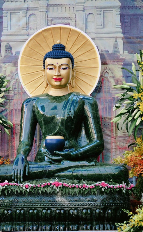 Tôn tượng Phật ngọc Vì hòa bình thế giới. Tôn tượng Phật ngọc Vì hòa bình thế giới.