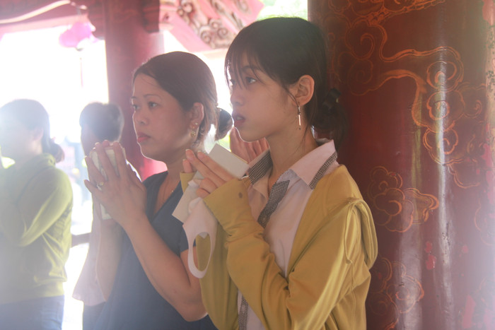 Phụ huynh và thí sinh đều mong sẽ đạt được kết quả tốt ở kỳ thi sắp diễn ra. Phụ huynh và thí sinh đều mong sẽ đạt được kết quả tốt ở kỳ thi sắp diễn ra.