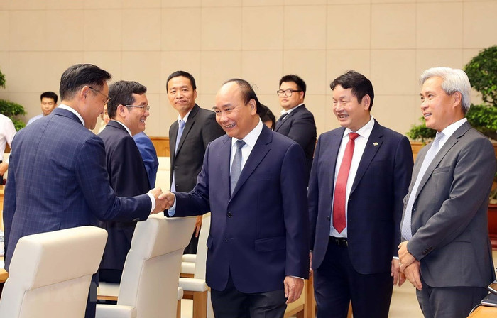 Thủ tướng và các đại biểu tham dự cuộc gặp. Ảnh: VGP