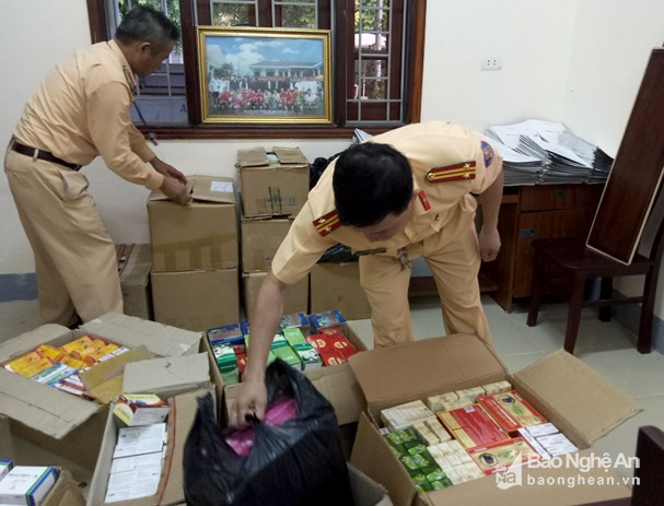 Hàng hóa bị thu giữ. Hàng hóa bị thu giữ.