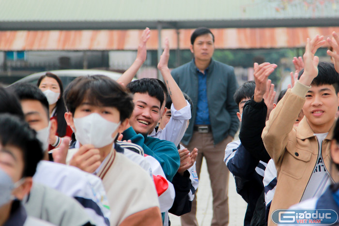 Học sinh Trung học phổ thông Mỏ Trạng hào hứng với các nội dung chia sẻ hữu ích tại buổi hội thảo. (Ảnh: Mạnh Đoàn) Học sinh Trung học phổ thông Mỏ Trạng hào hứng với các nội dung chia sẻ hữu ích tại buổi hội thảo. (Ảnh: Mạnh Đoàn)