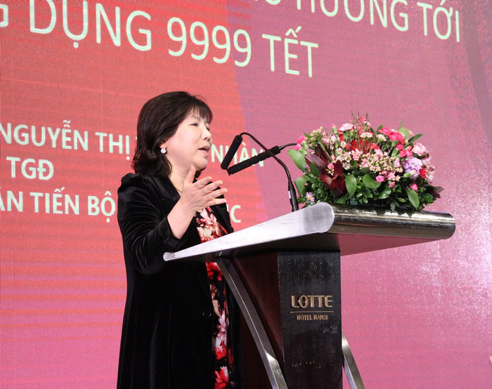 Viện sỹ, Tiến sỹ Nguyễn Thị Thanh Nhàn giới thiệu về rất nhiều ứng dụng thông minh từ các sản phẩm của AIC. Ảnh: Đỗ Thơm