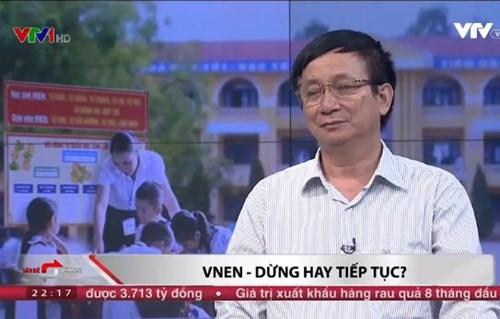 Nhà giáo Lê Tiến Thành, nguyên Vụ trưởng Vụ Giáo dục Tiểu học, nguyên Giám đốc Dự án Trường học mới Việt Nam (GPE-VNEN) hôm 30/8 nói trên chương trình Vấn đề hôm nay rằng, nếu phụ huynh không chấp nhận mô hình VNEN thì thôi. Ảnh chụp màn hình, VTV.vn. Nhà giáo Lê Tiến Thành, nguyên Vụ trưởng Vụ Giáo dục Tiểu học, nguyên Giám đốc Dự án Trường học mới Việt Nam (GPE-VNEN) hôm 30/8 nói trên chương trình Vấn đề hôm nay rằng, nếu phụ huynh không chấp nhận mô hình VNEN thì thôi. Ảnh chụp màn hình, VTV.vn.