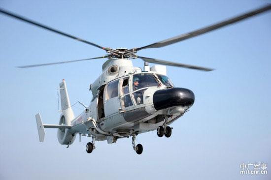 Trực thăng hải quân Trung Quốc đóng vai trò trinh sát, định vị mục tiêu tàu ngầm cho hệ thống tên lửa của 3 tàu chiến "tiêu diệt" trong cuộc tập trận đang diễn ra trên Biển Đông Trực thăng hải quân Trung Quốc đóng vai trò trinh sát, định vị mục tiêu tàu ngầm cho hệ thống tên lửa của 3 tàu chiến "tiêu diệt" trong cuộc tập trận đang diễn ra trên Biển Đông