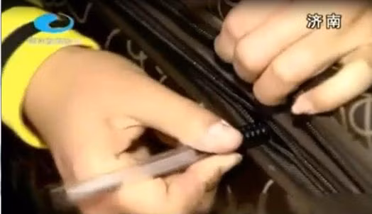 Các loại vali, túi xách hành lý đều có thể dễ dàng mở khóa chỉ bằng một chiếc bút bi