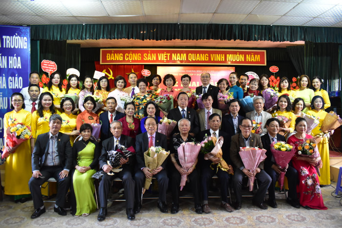 Tri ân các thế hệ giảng viên, giáo viên nhà trường. Ảnh: Đình Hùng Tri ân các thế hệ giảng viên, giáo viên nhà trường. Ảnh: Đình Hùng