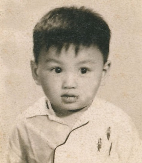 Bức ảnh hiếm hoi thời thơ ấu của Hà Gia Kính