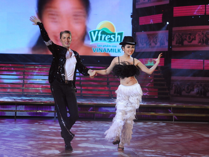 Tiết mục của Vân Trang được đánh giá là thành công nhất đêm qua dù điểm số không phải cao nhất. > Clip Bước nhảy Hoàn vũ: Vân Trang 'múa lân' cực chất > 'Cười ngất' khoảnh khắc 1-0-2 của sao Việt: Vân Trang (P10)