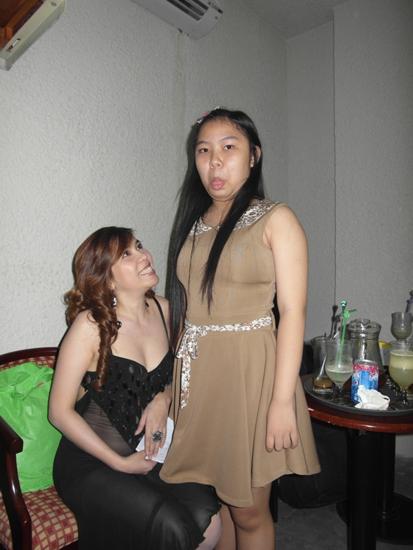 “Cục cưng” của vợ chồng nhạc sĩ Lê Quang, Cam Thơ khá tinh nghịch, trêu chọc phóng viên. “Cục cưng” của vợ chồng nhạc sĩ Lê Quang, Cam Thơ khá tinh nghịch, trêu chọc phóng viên.