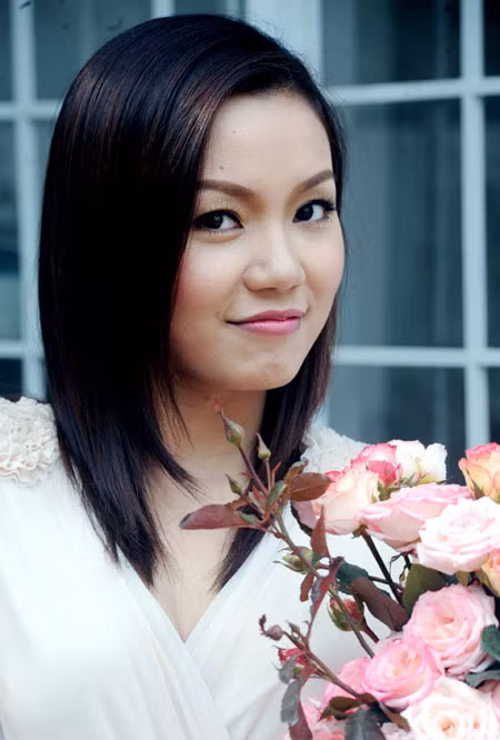 Ca sĩ Ngọc Anh đã bất ngờ dẫn đầu "top" 10 ca khúc Bài hát yêu thích hai tuần liên tiếp....