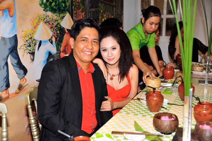 Thanh Thuý đến buổi tiệc cùng ông xã Đức Thịnh.