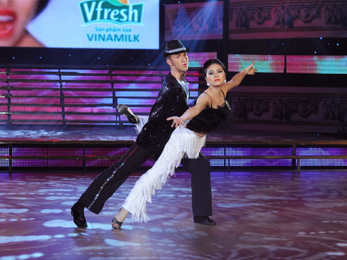 Số điểm của Ban giám khảo dành cho tiết mục ấn tượng này khá cao: Quốc Bảo: 8, Chí Anh: 9, Khánh Thí: 8, Quang Dũng: 9. > Clip Bước nhảy Hoàn vũ: Vân Trang 'múa lân' cực chất > 'Cười ngất' khoảnh khắc 1-0-2 của sao Việt: Vân Trang (P10)