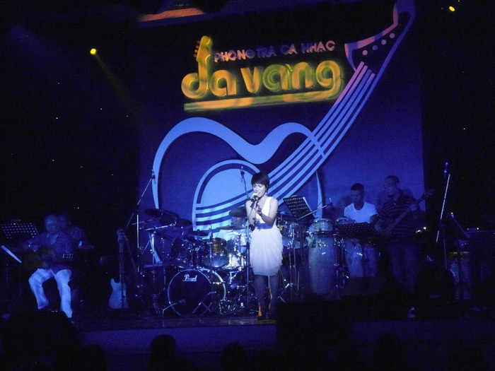 Và bắt đầu “cháy mình” cùng khán giả. Và bắt đầu “cháy mình” cùng khán giả.