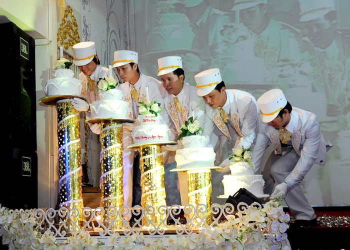 Chuẩn bị cho giờ phút quan trọng của đôi lứa.