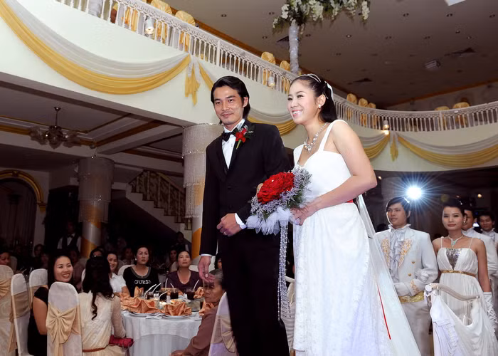 Lê Phương cười tươi sóng đôi cùng Quách Ngọc Ngoan lịch lãm. Lê Phương cười tươi sóng đôi cùng Quách Ngọc Ngoan lịch lãm.