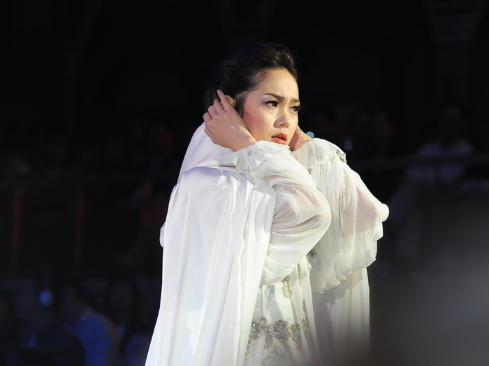 Trong trích đoạn ca vũ The fantom of the opera.